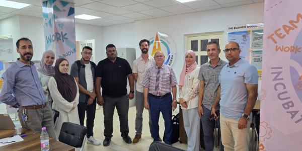 استقبال مدير الجامعة ، لممثلة GIZ ببسكرة الأستاذة نجاح عطية، مرفوقة بالخبير الدولي السيد ستيفن دونالد غراي من جنوب إفريقيا،